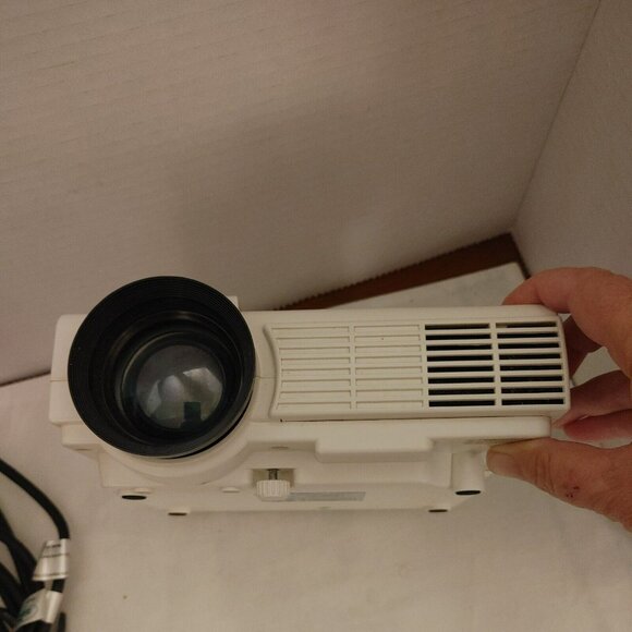 Elepawl Mini Led Projector Q5 With Cords And HDMI Cable G3 - Picture 4 of 7